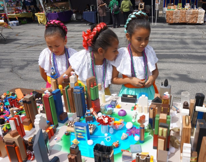 immigrants-girls-altedena